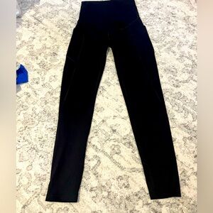 Maternity activewear leggings